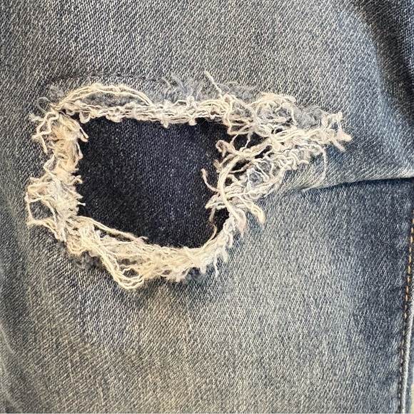 GAP Denim Stretch Slim Pull-On Faux Distressed Jeans | Size 6-7 Small - Picture 4 of 7